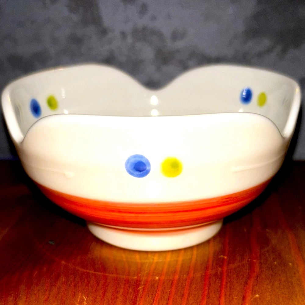 Arita Winds Dots three ways cut bowl